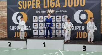 Młodzi judocy z medalami
