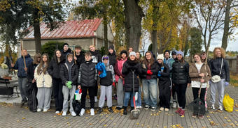 Porządkowali cmentarz