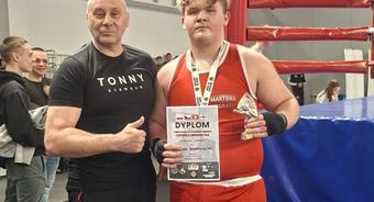 Sebastian Dobrowolski ze złotym medalem