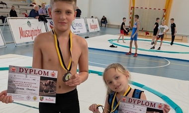 Pola i Oliwer Orlański z medalami mistrzostw Dolnego Śląska