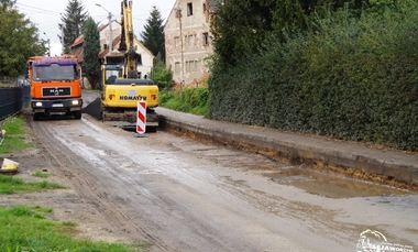 Przebudowa drogi w Starym Jaworowie: prace trwają