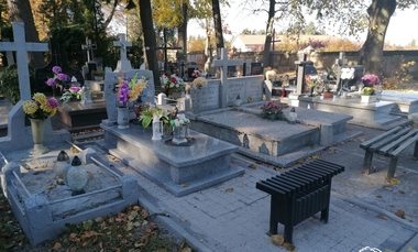Wyszukaj grobu bliskich przez internet