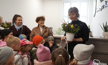 Przedszkolaki ze świątecznymi życzeniami