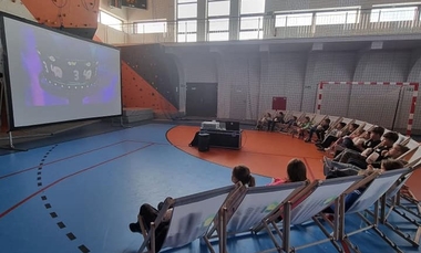 Majówkowe kino na leżakach